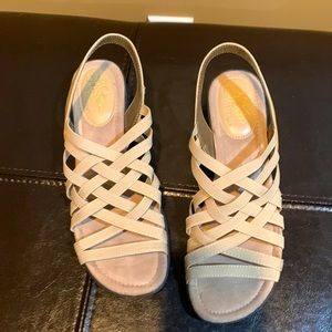 Lifestride beige multi strap woven espadrille sandals size 6 1/2